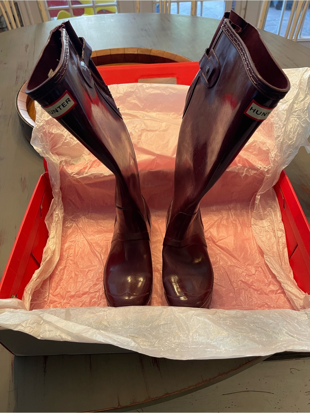 Hunter women’s rain boot burgundy 37 adjustable back -gloss!  Good used conditio